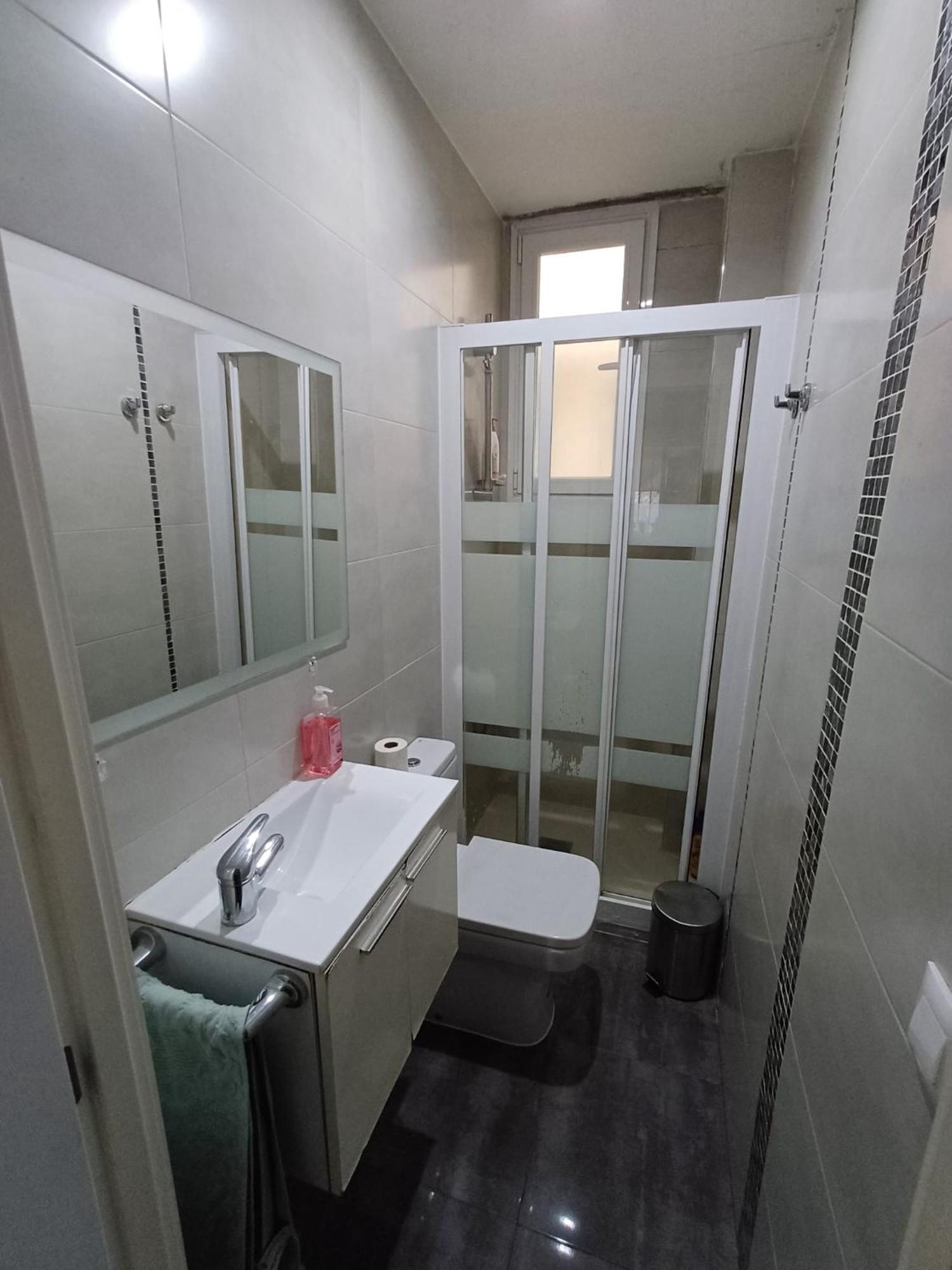 Room En Madrid Pacifico Екстериор снимка